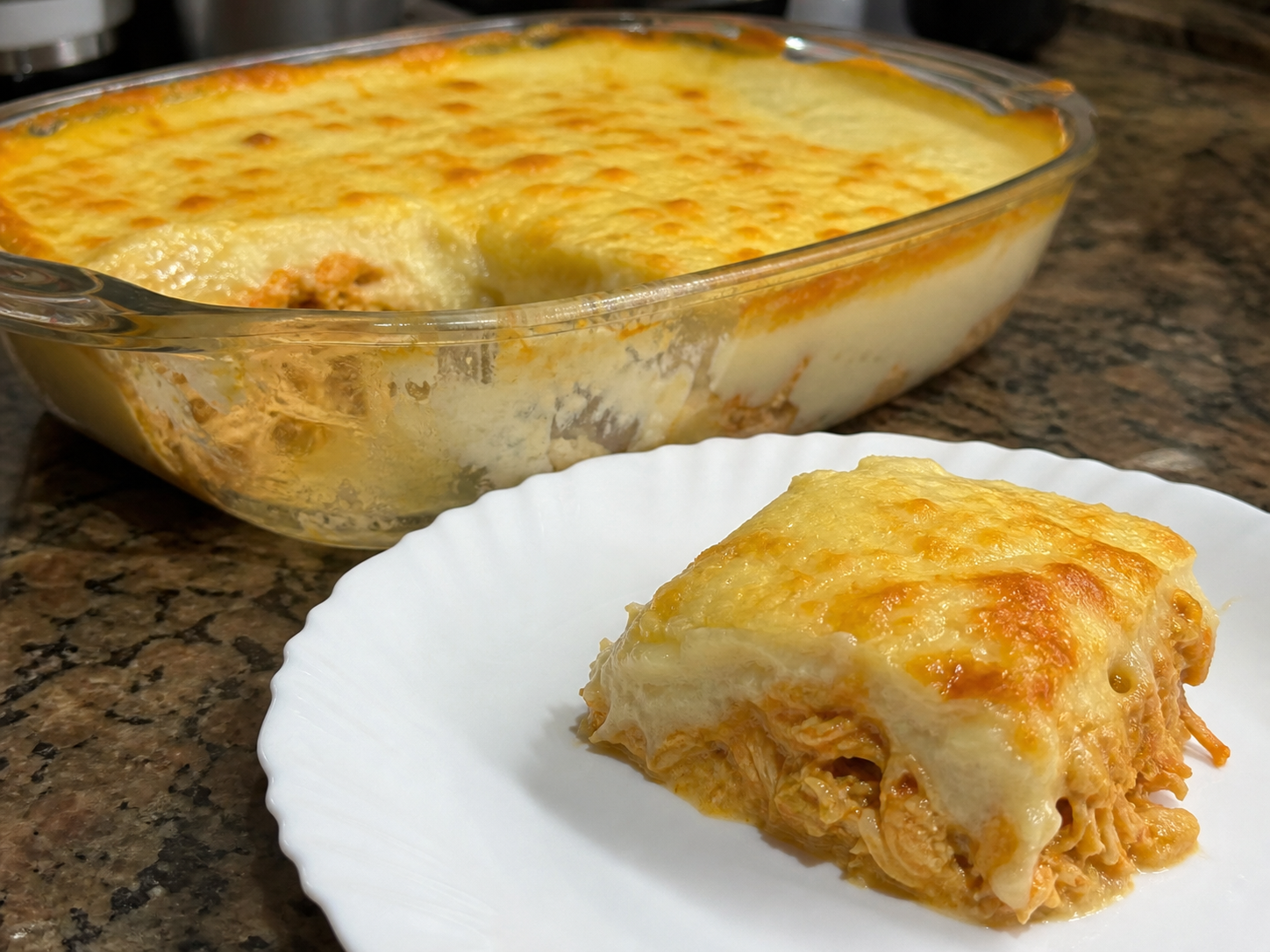 Escondidinho de frango cremoso com pure e queijo gratinado